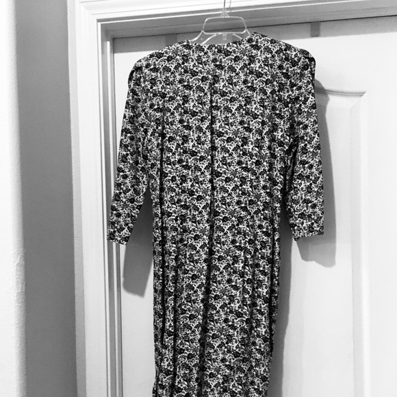 Flowery Dress, knee length - Picture 3 of 3